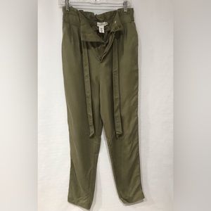 ☃️☃️H&M Women’s Olive Relaxed Fit Hi Rise Pocketed Belted Pants, Size 8